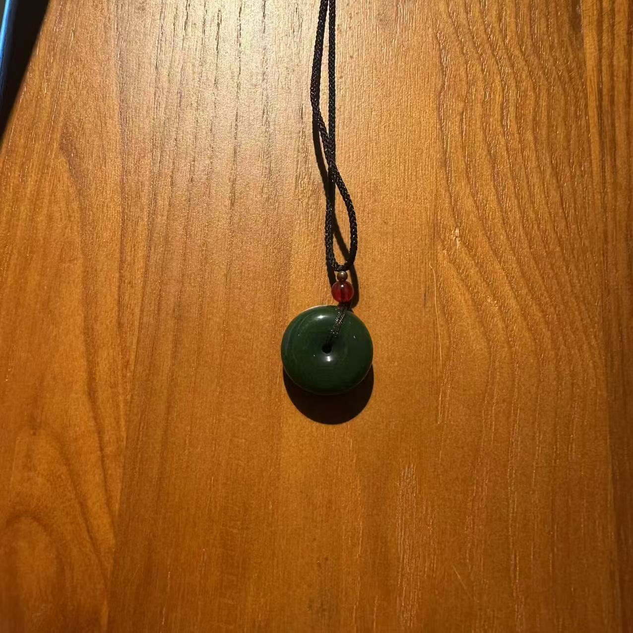 走进万家专属 F014 吊坠