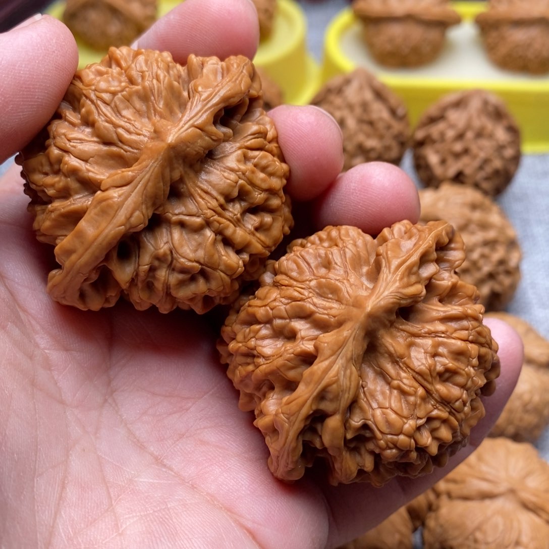 文玩核桃把件嘴**子50全麒麟纹