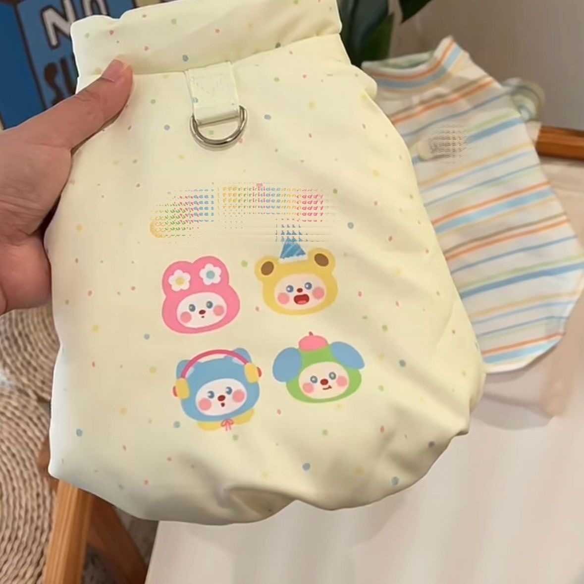 宠物秋冬新款狗狗保暖可爱卡通背心马尔济斯西施泰迪约夏克猫衣服