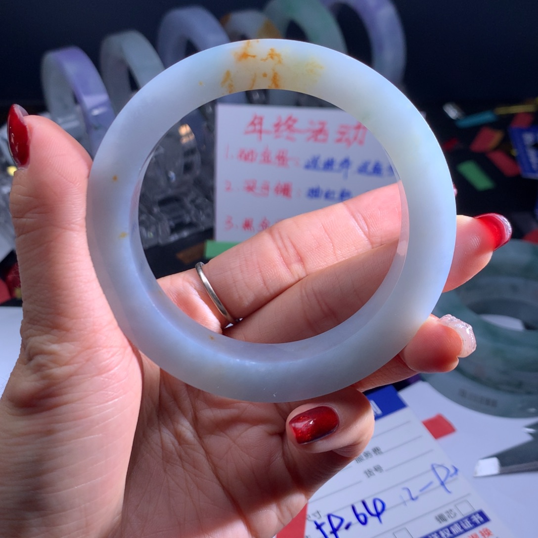 定制翡翠手镯未镶嵌小**?