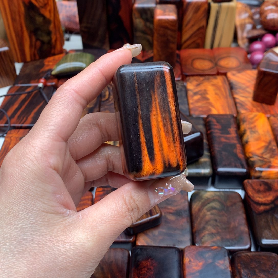 交趾黄檀（大红酸枝）不****a