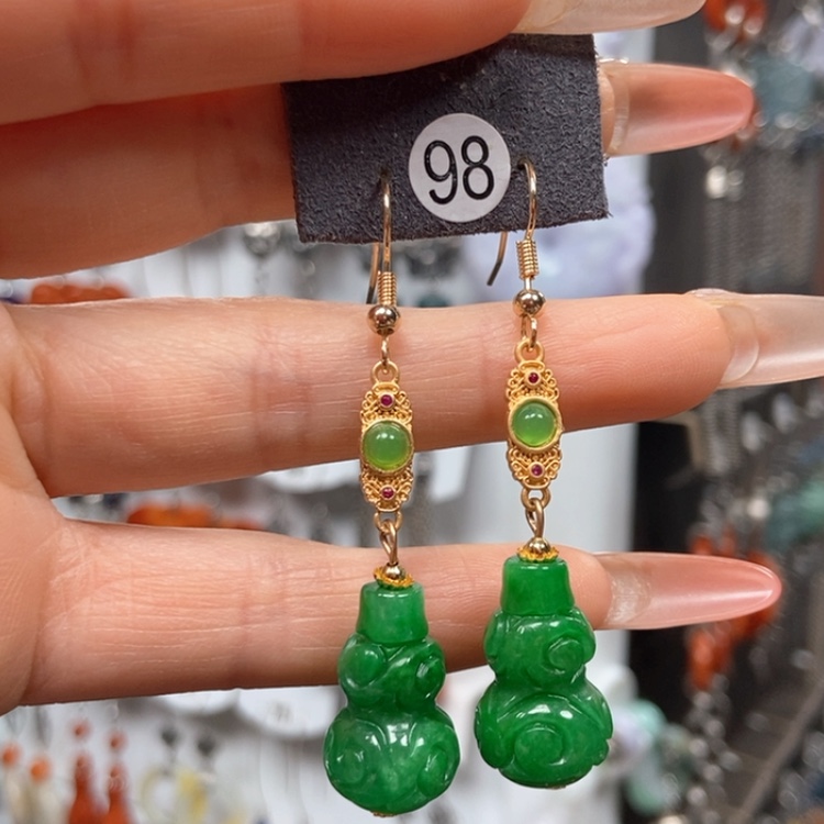 【闪购商品】石英质玉耳钉合金