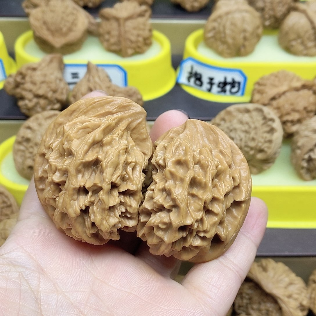 文玩核桃吊坠50帝王半壁