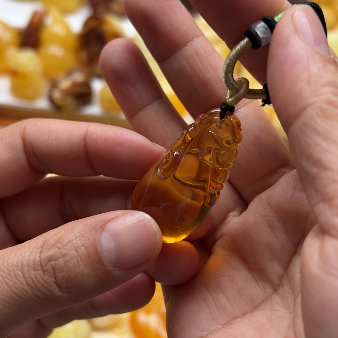 琥珀未镶嵌珠宝奇石