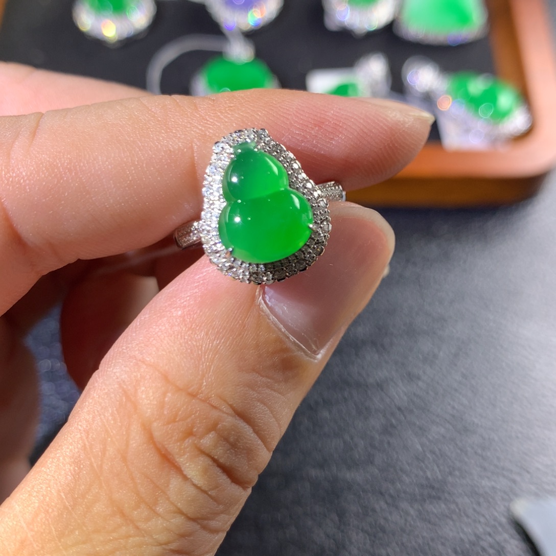 翡翠18K金镶嵌戒指翡翠