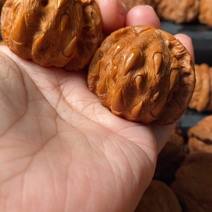 羟***同文玩核桃把件吞噬