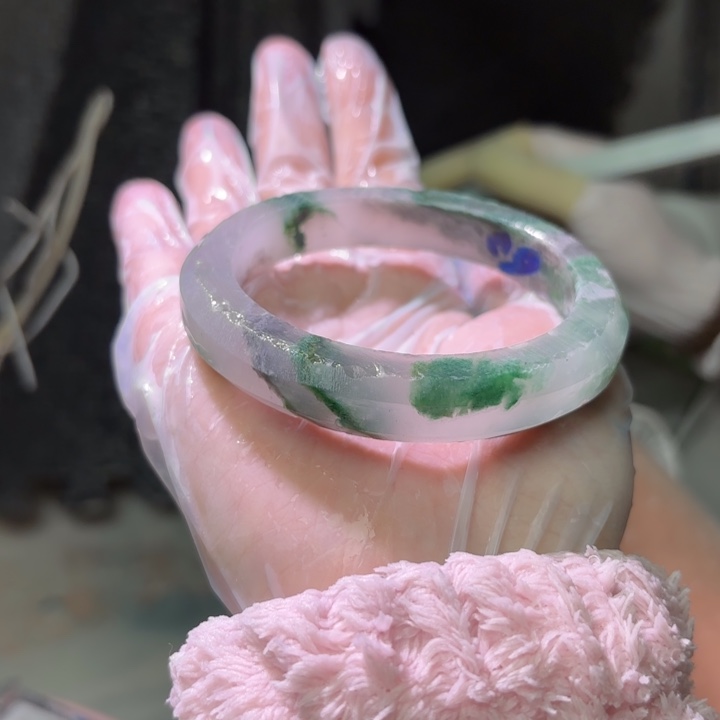 安***女石英质玉未镶嵌手镯定制