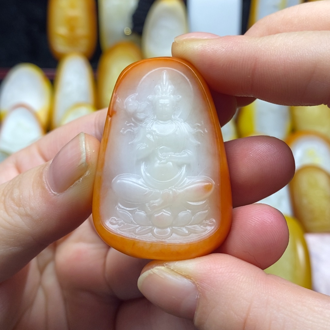 夏***夏和田玉未镶嵌颈饰