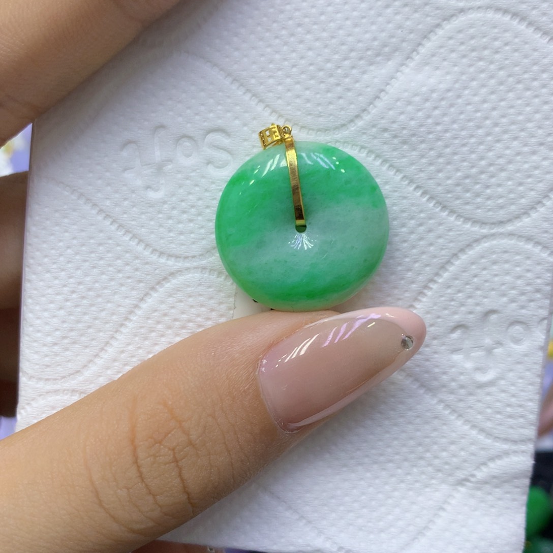 颈饰18K金镶嵌翡翠