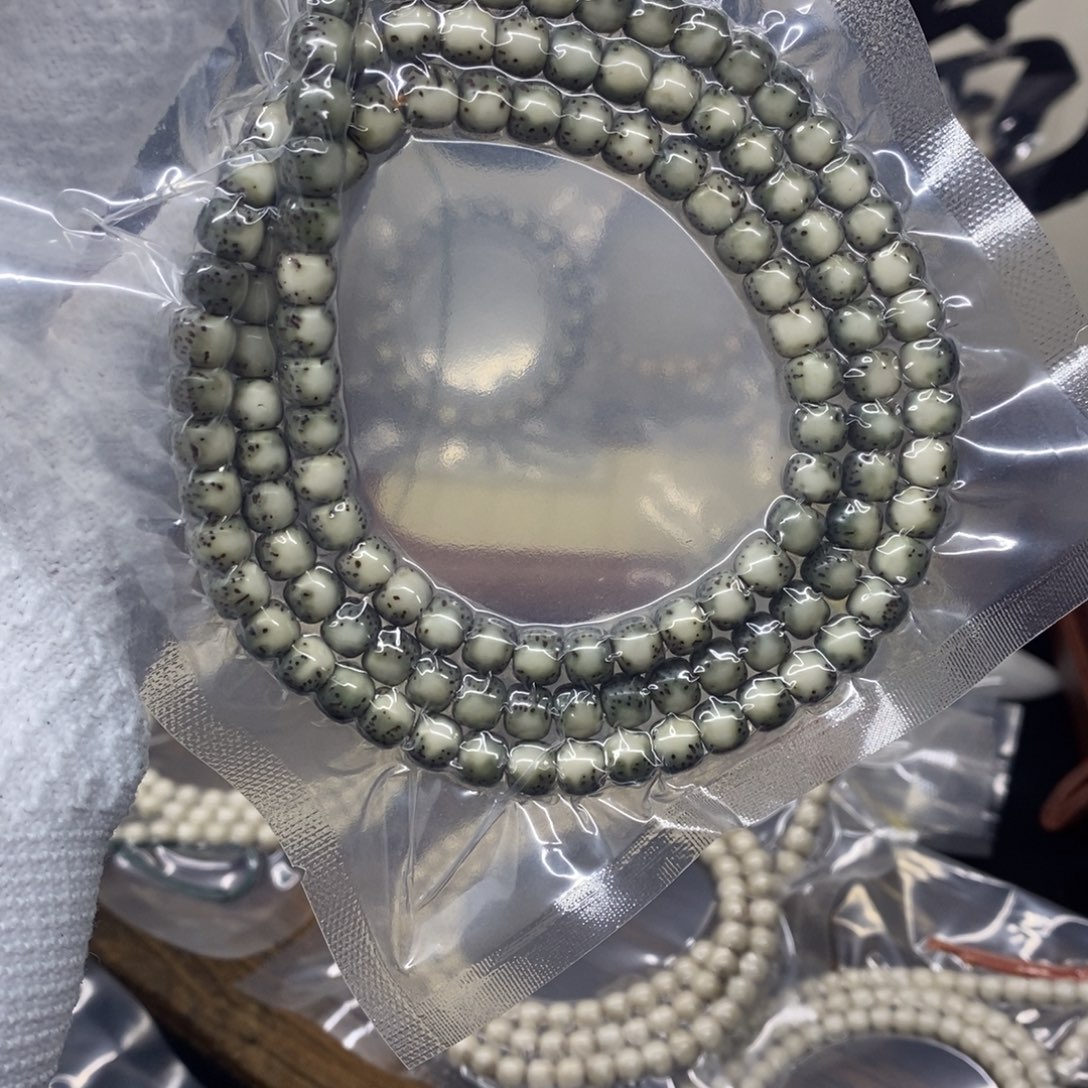 吊坠星月菩提76.     108河豚