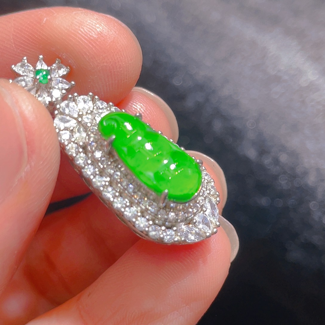 翡翠颈饰未镶嵌翡翠