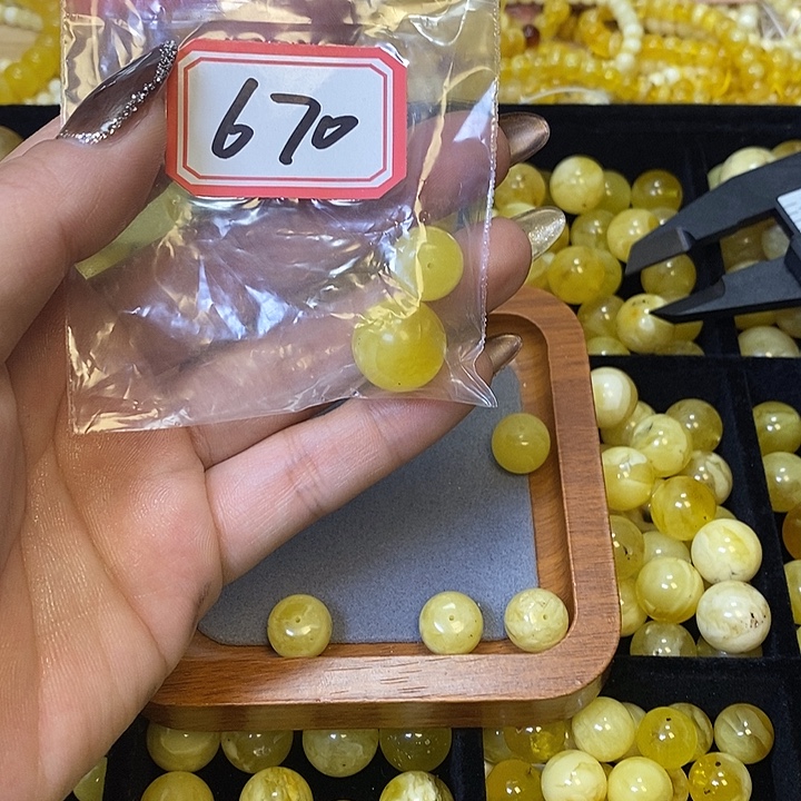 轩***琥珀未镶嵌裸石670