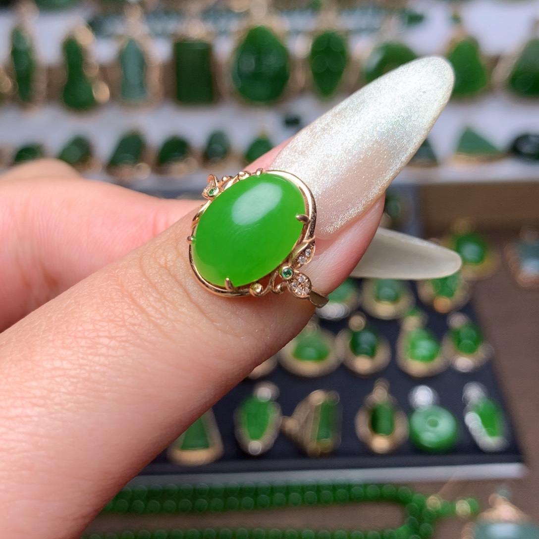 和田玉（碧玉）戒指18K金镶嵌