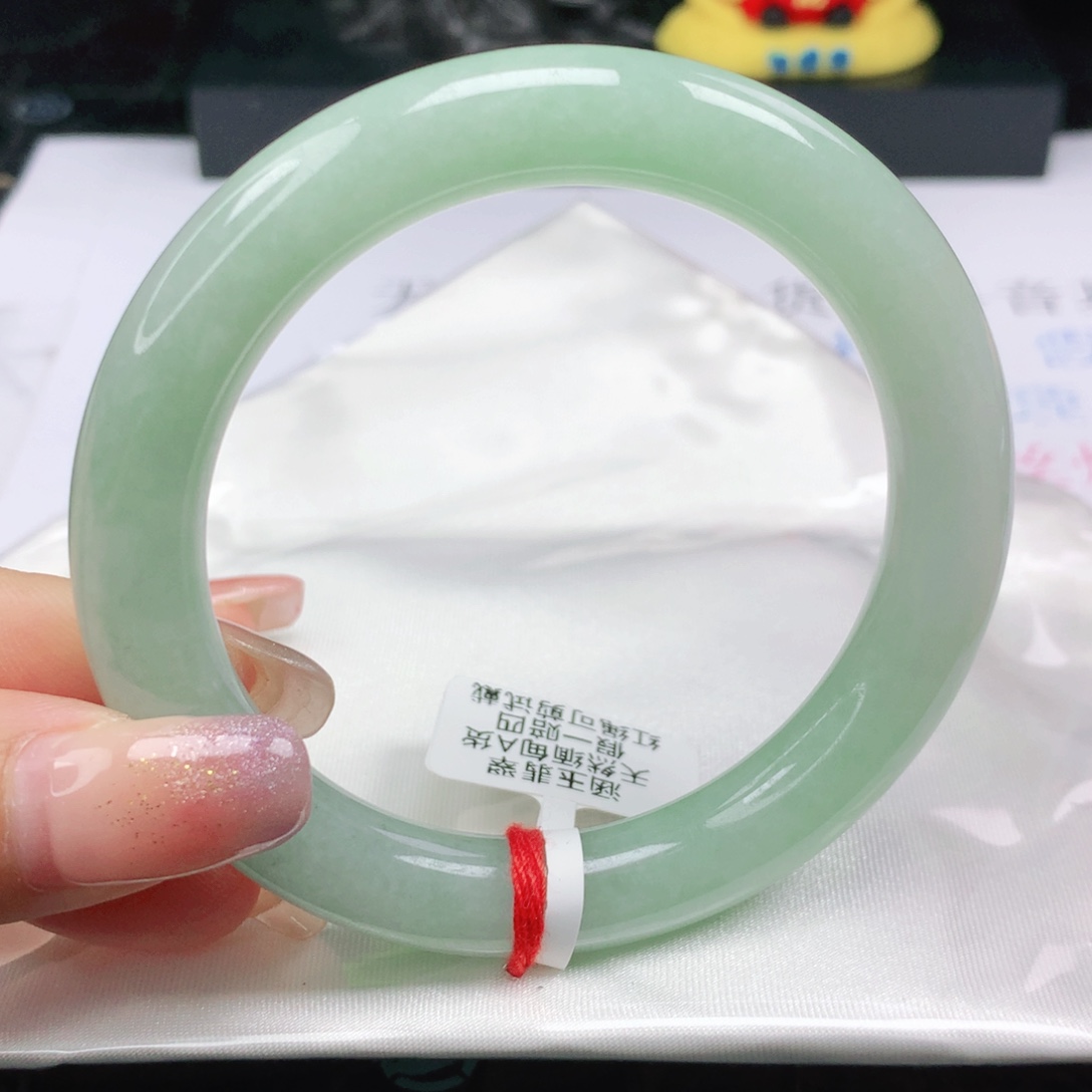 翡翠未镶嵌手镯（圆镯）