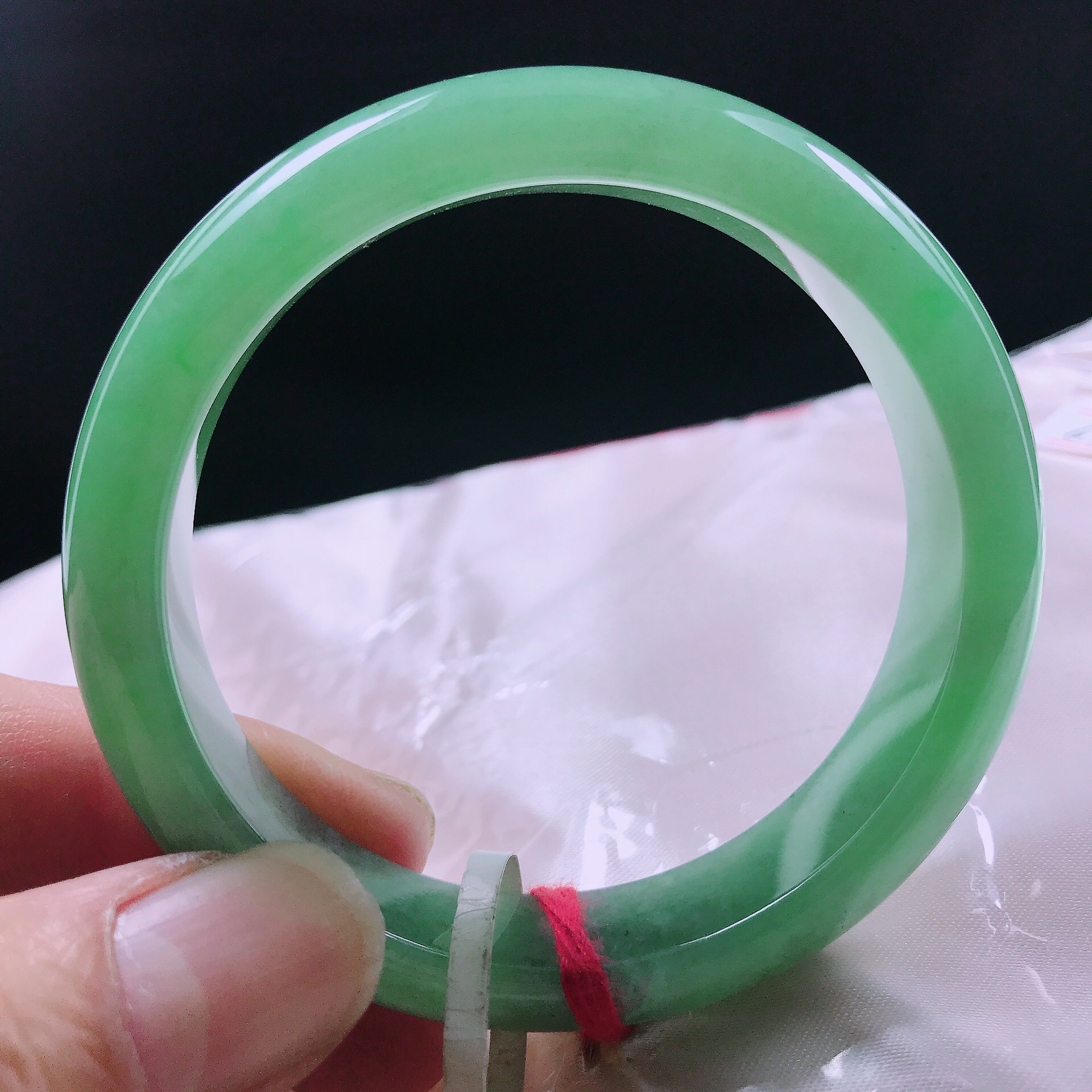 天然A货翡翠冰润满绿满色正圈手镯55.6-56-圈口时尚女款精美