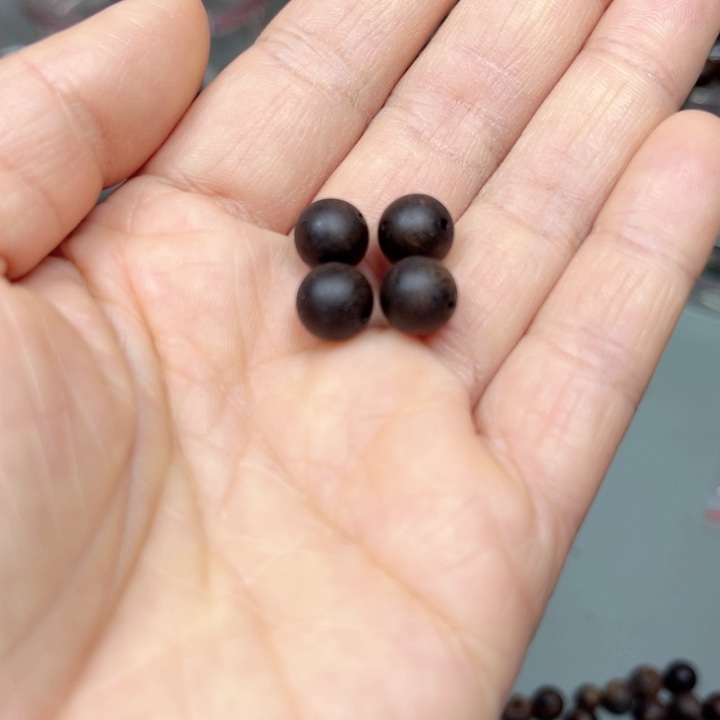 沉香手串逸*白棋楠0.8散珠4颗