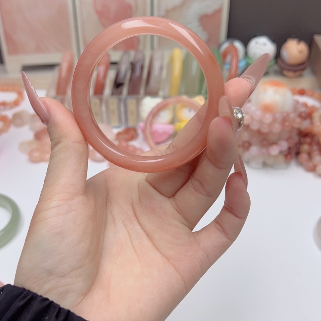 酸***罐石英质玉未镶嵌手镯