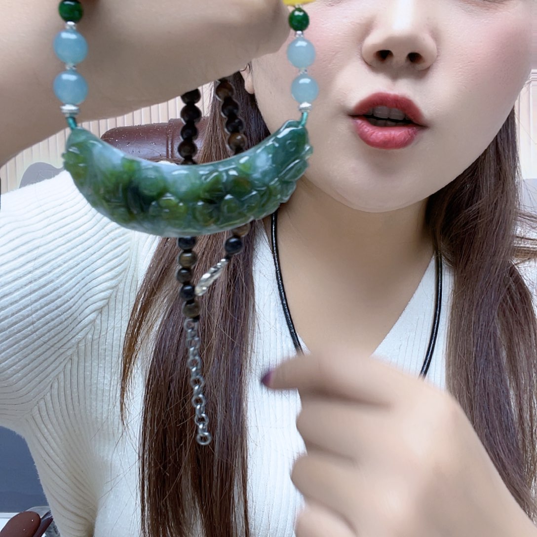 A***e翡翠未镶嵌颈饰项链