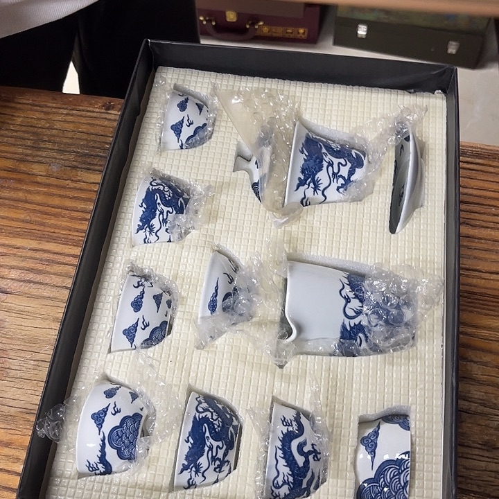 孤品茶具套装等。        