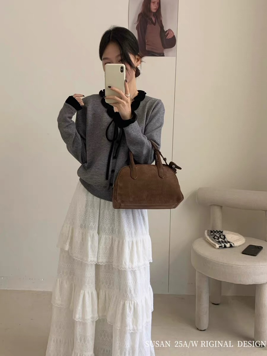 8027  韩系V领木耳花边针织衫-A119