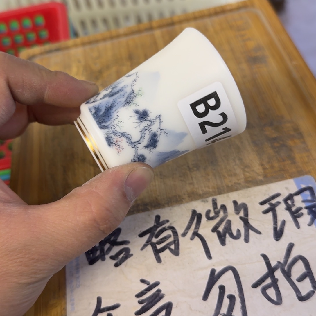 微瑕疵介意勿拍陶瓷器皿W099