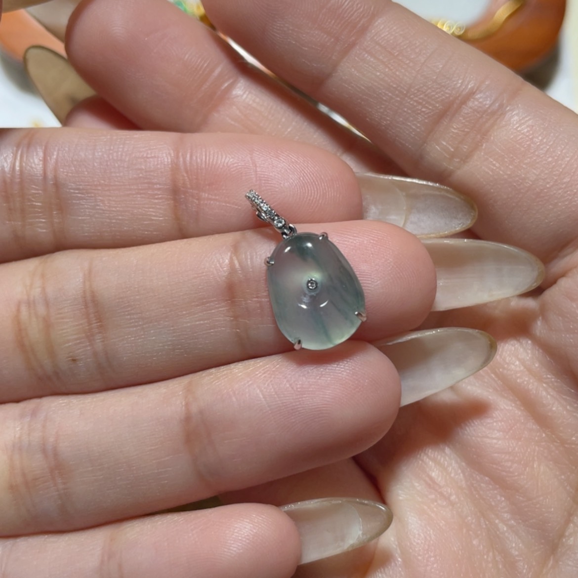 【闪购商品】颈饰18K金镶嵌翡翠