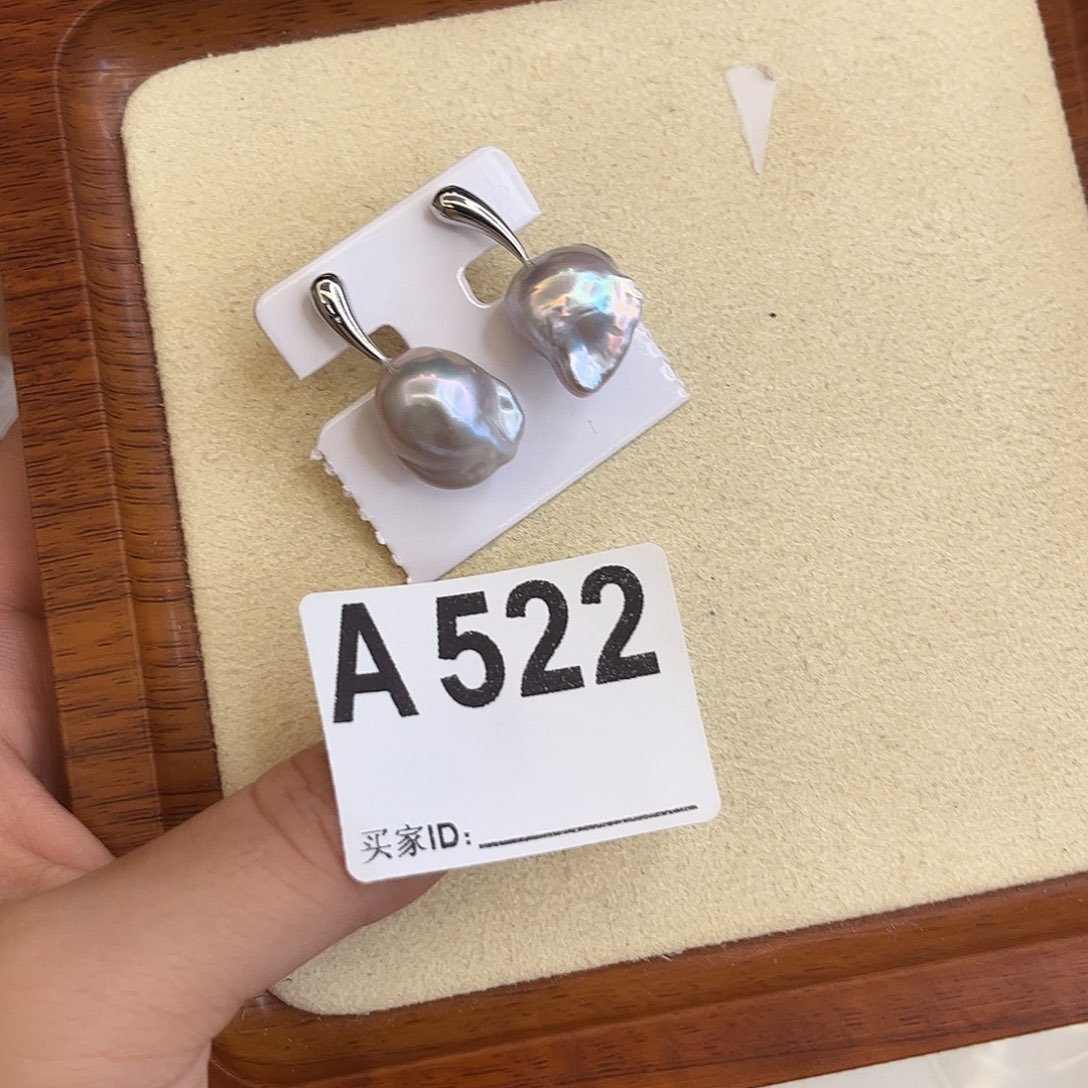 18K金镶嵌耳饰淡水珍珠
