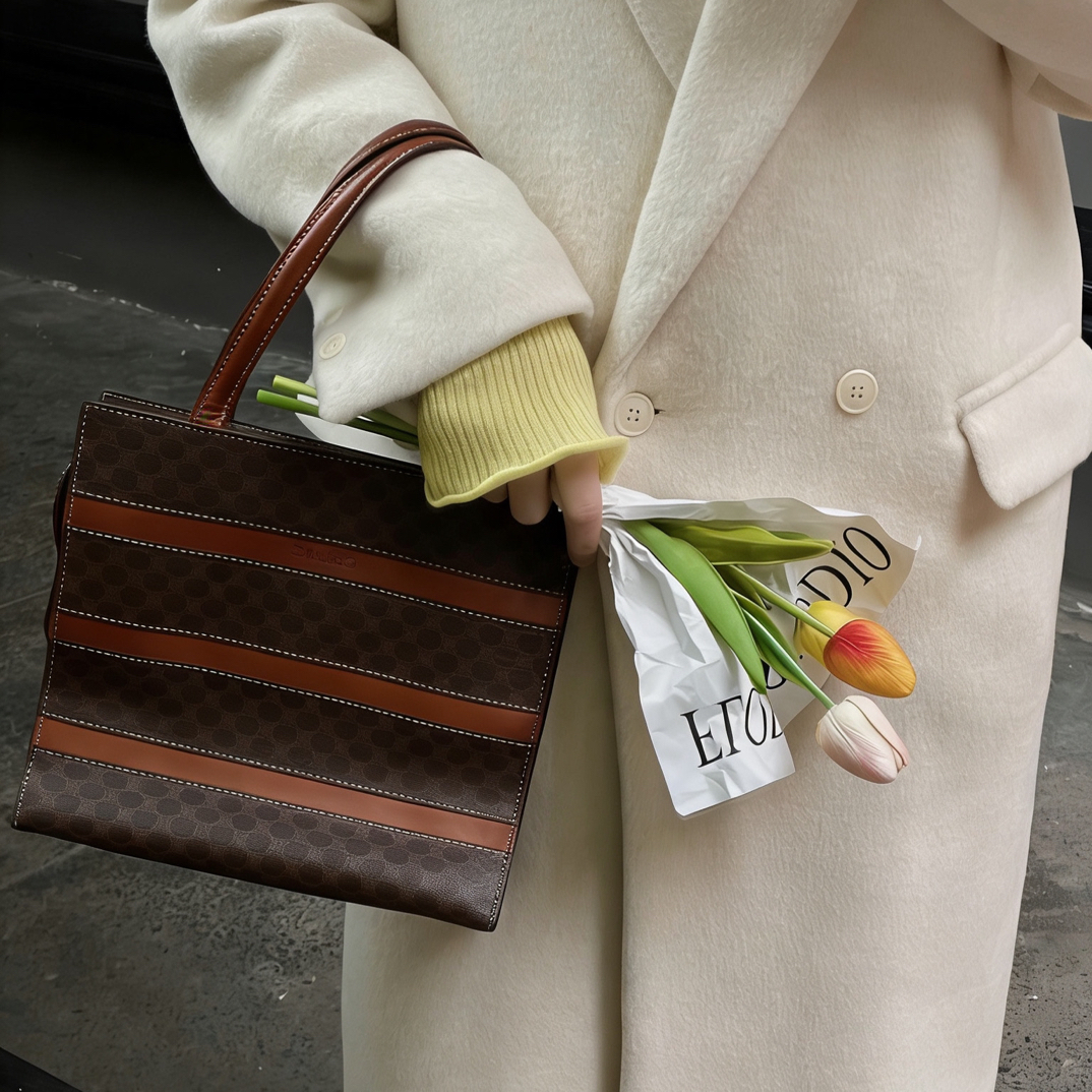 95新 Celine/思琳 经典老花三文鱼手提包