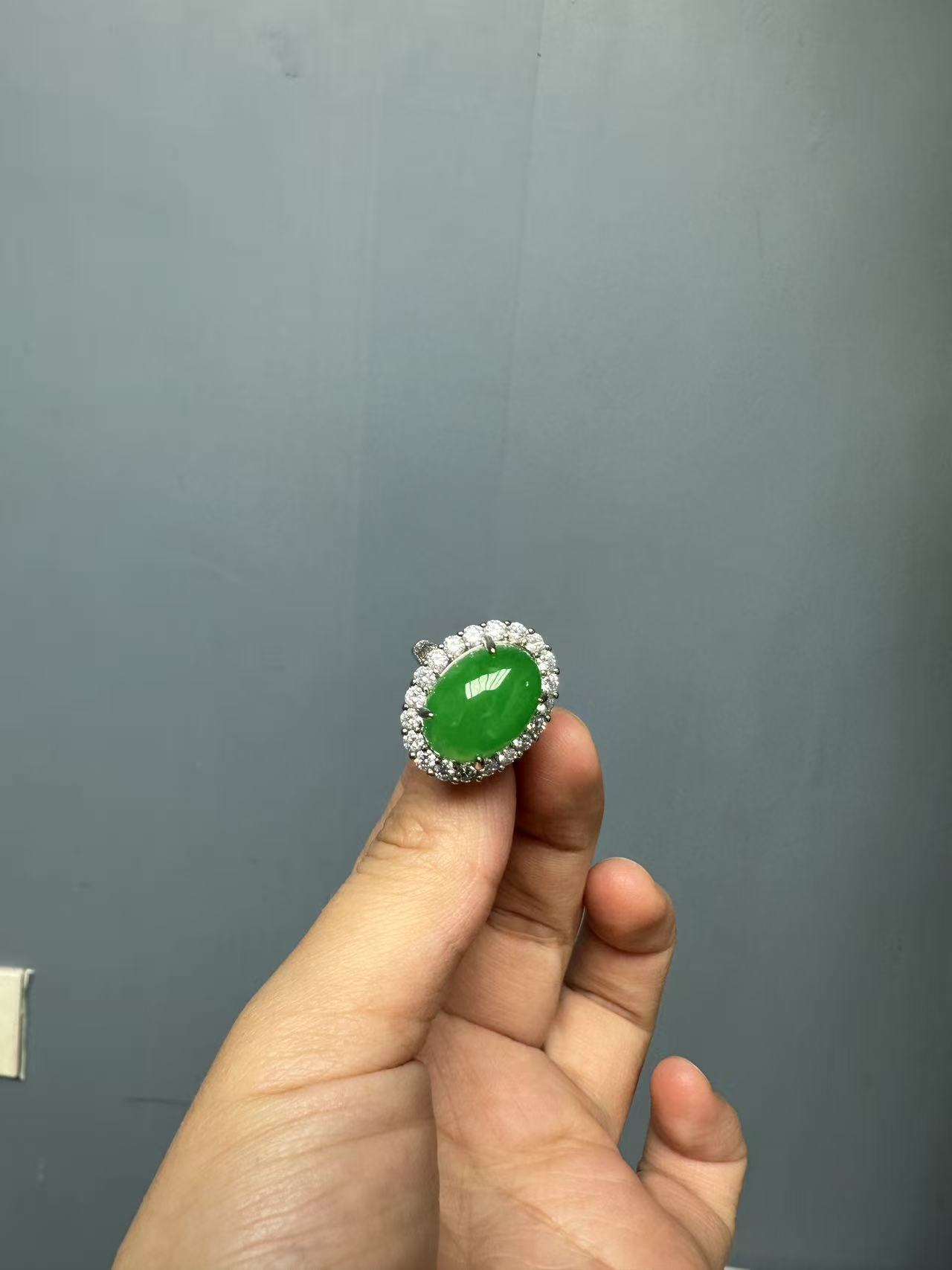 翡翠满钻s925太阳花大蛋面戒指