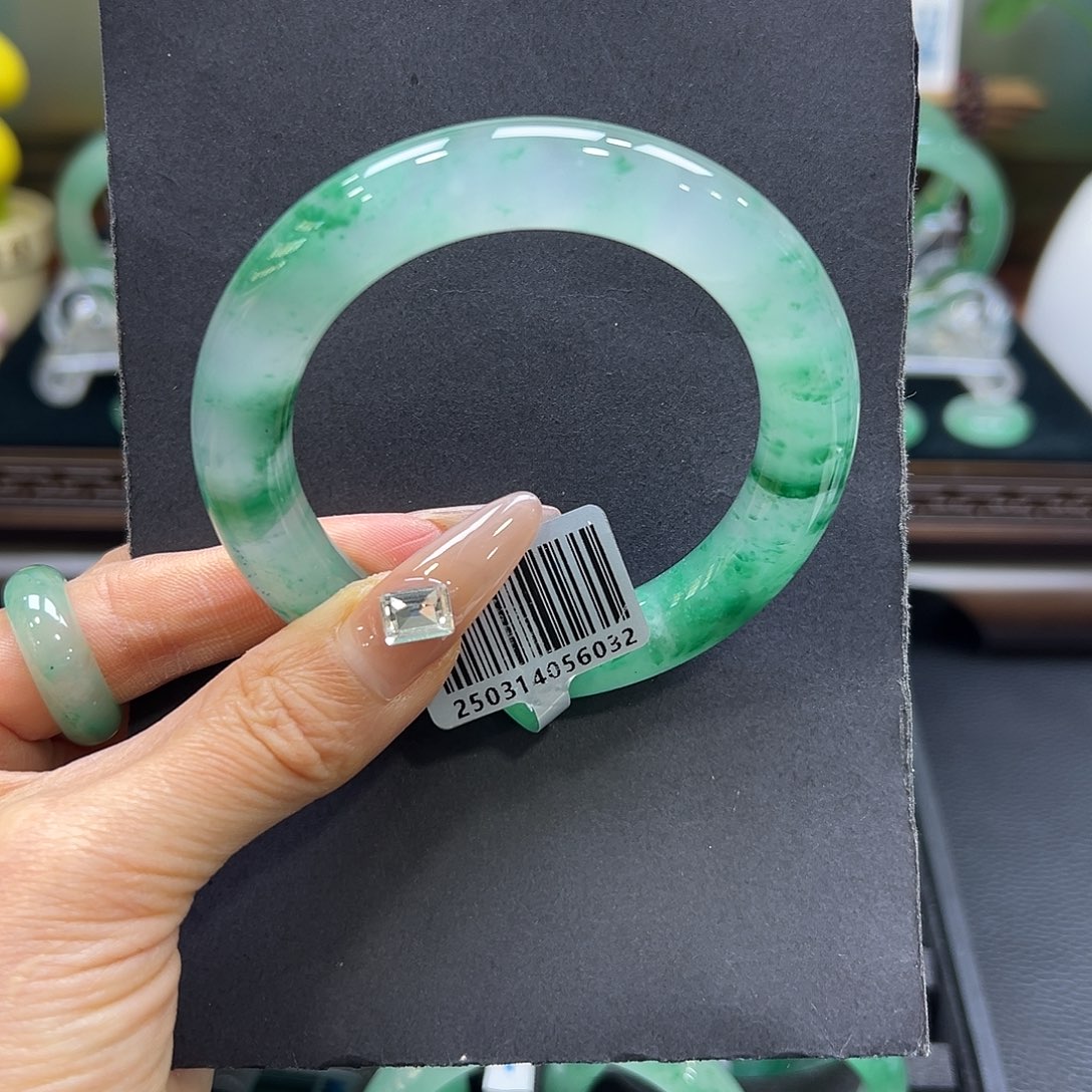 石英质玉（非洲翠）未镶嵌手镯56-57