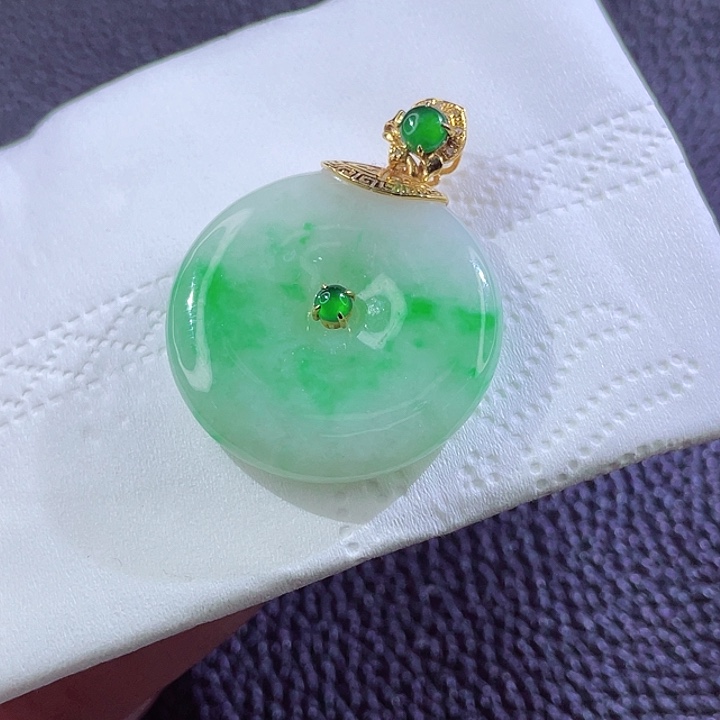 翡翠颈饰18K金镶嵌翡翠