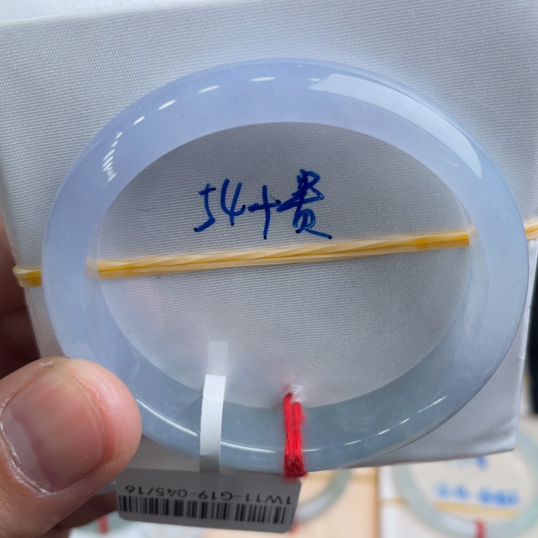 翡翠手镯未镶嵌翡翠手镯