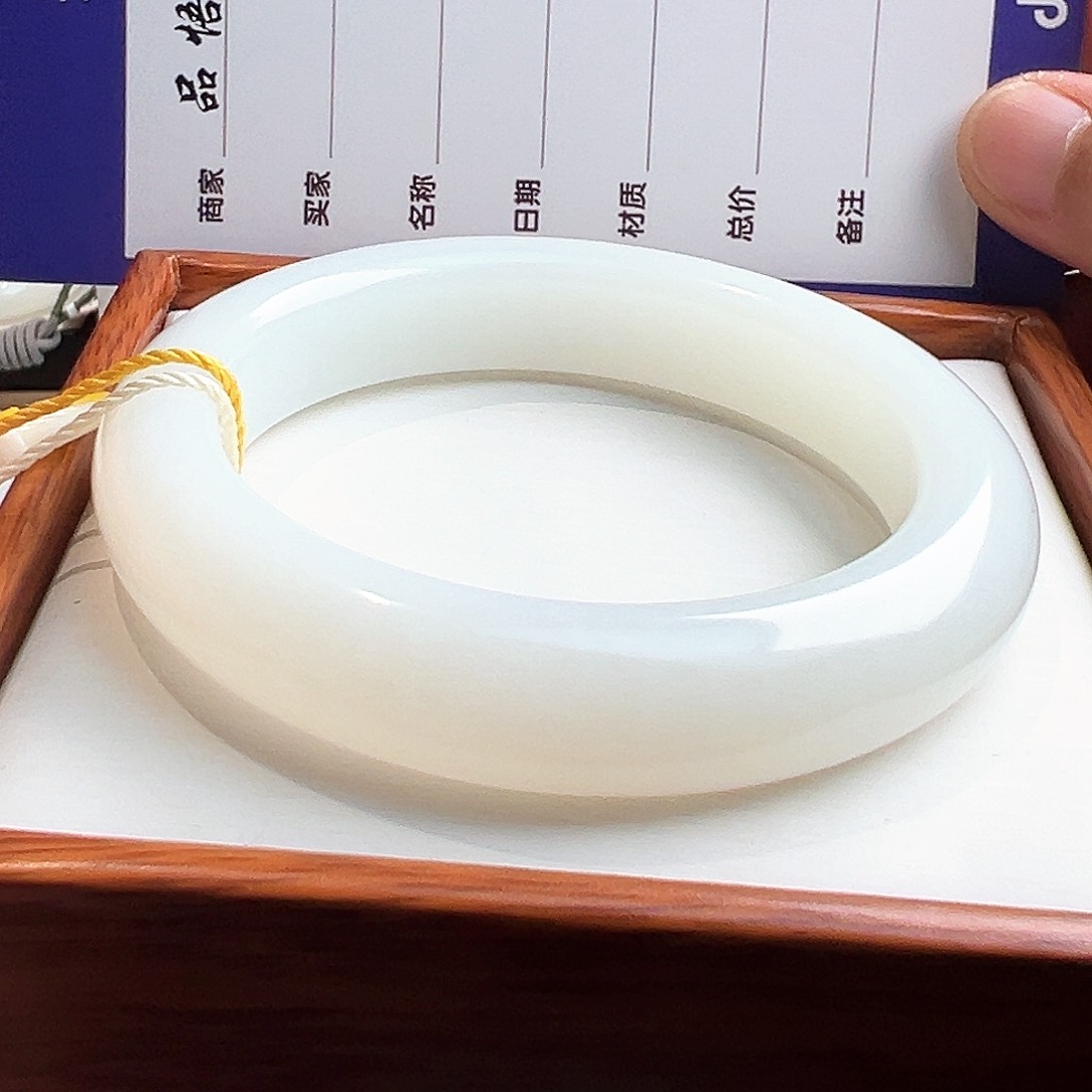 未镶嵌手镯和田玉芳*