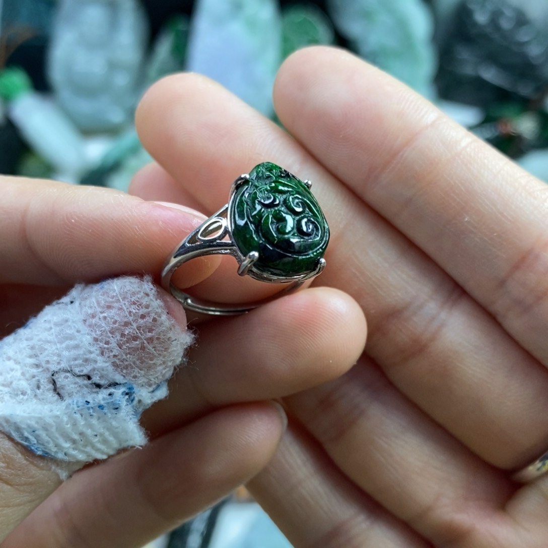 翡翠颈饰未镶嵌吊坠