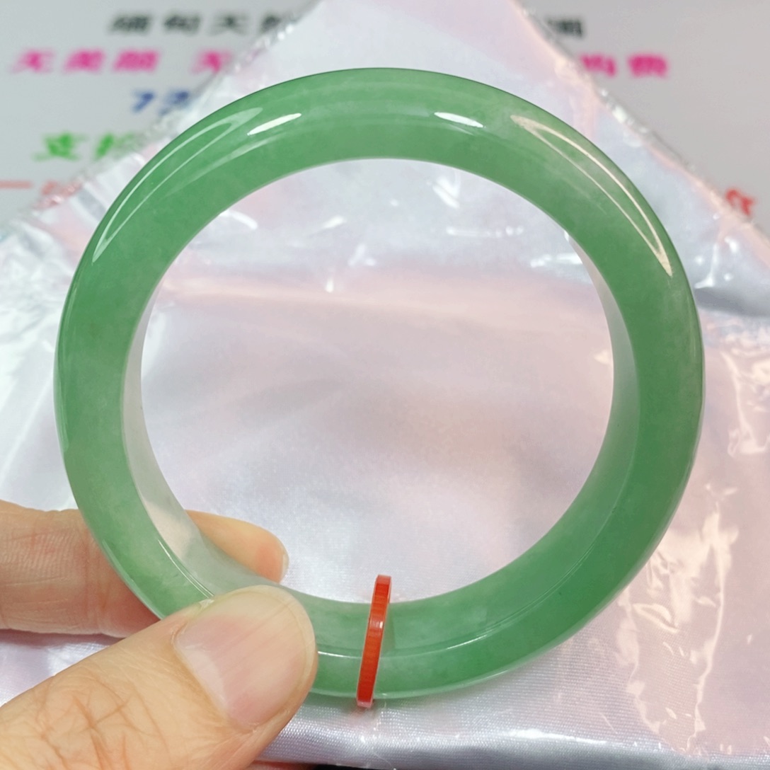 翡翠手镯未镶嵌56.4圈口正圈