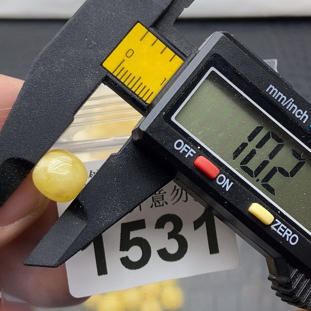 蜜蜡未镶嵌珠宝奇石1531