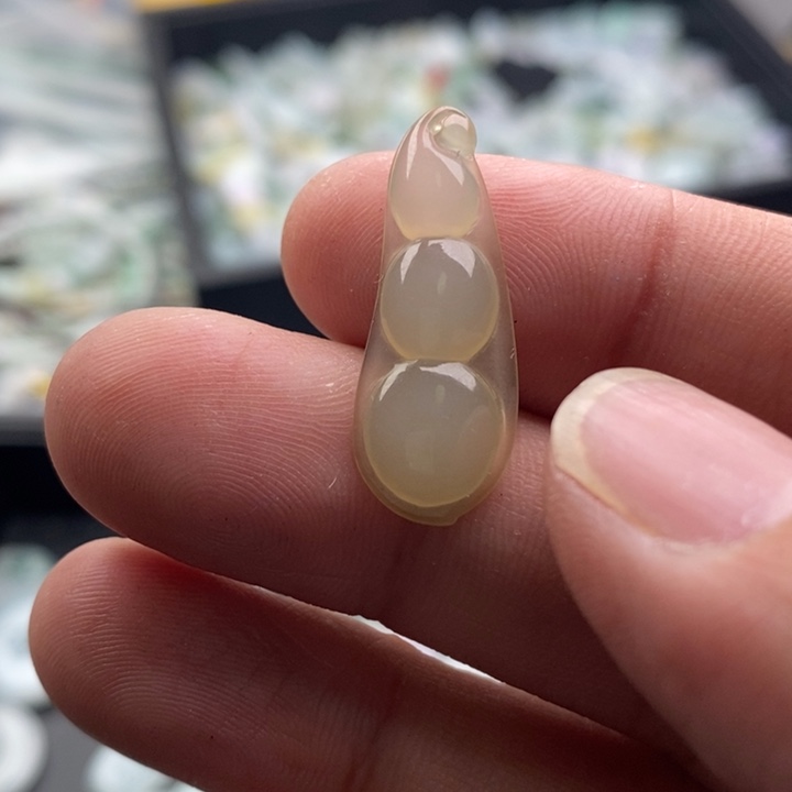 徐***）翡翠未镶嵌吊坠(不含链)