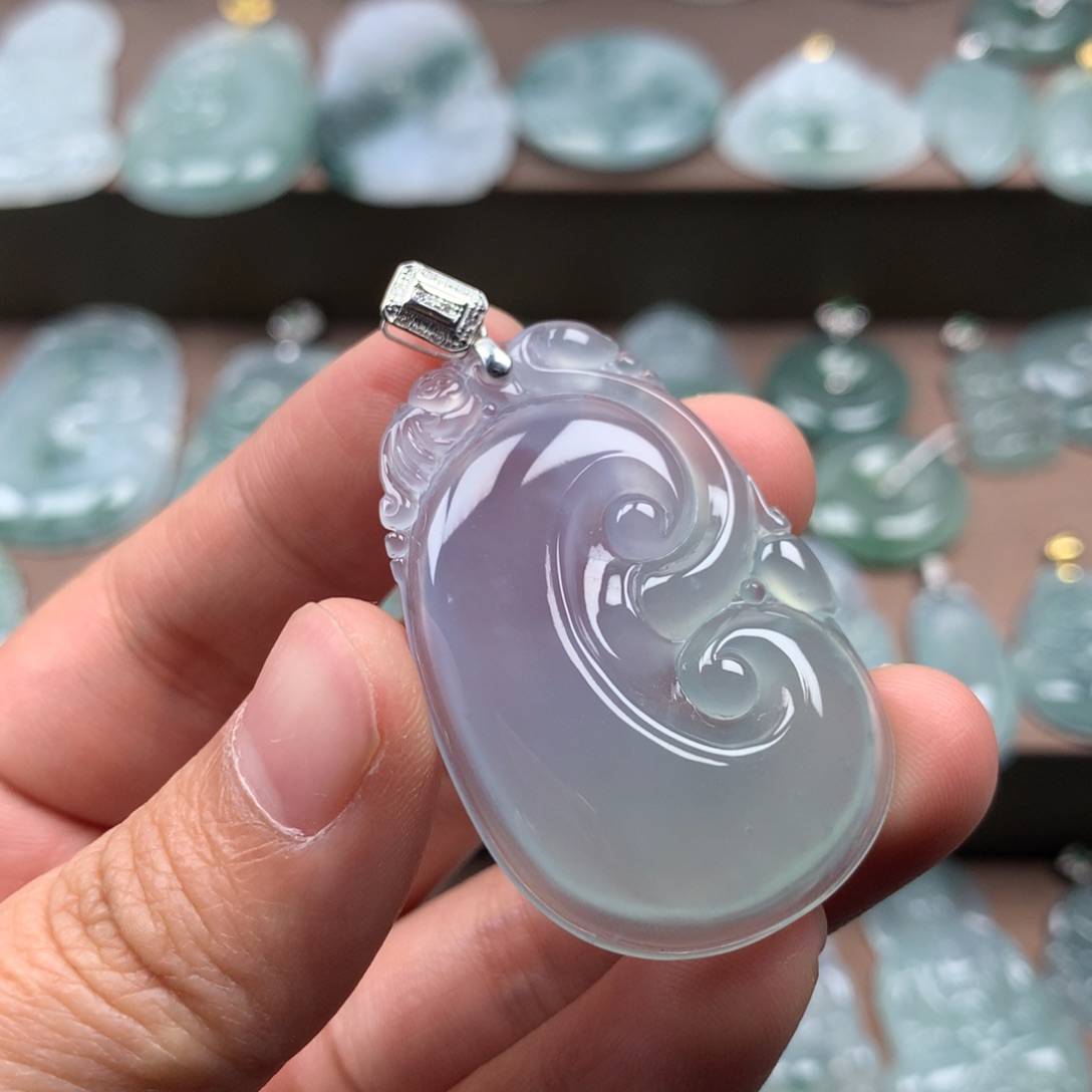 颈饰18K金镶嵌翡翠日**辉天然翡翠