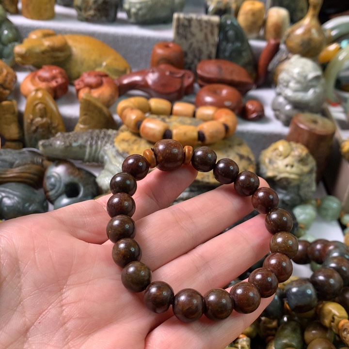 未镶嵌岫岩河磨玉（透闪石质玉）把件