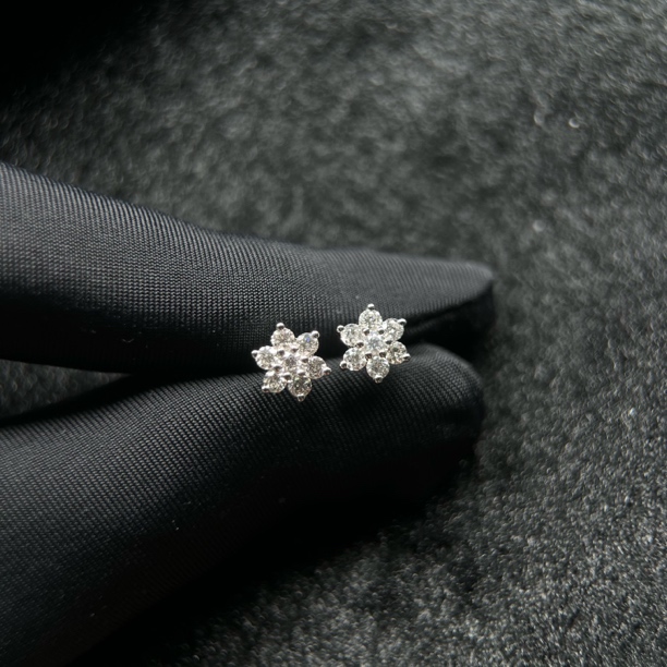 【广潮金钻】金750钻石耳钉