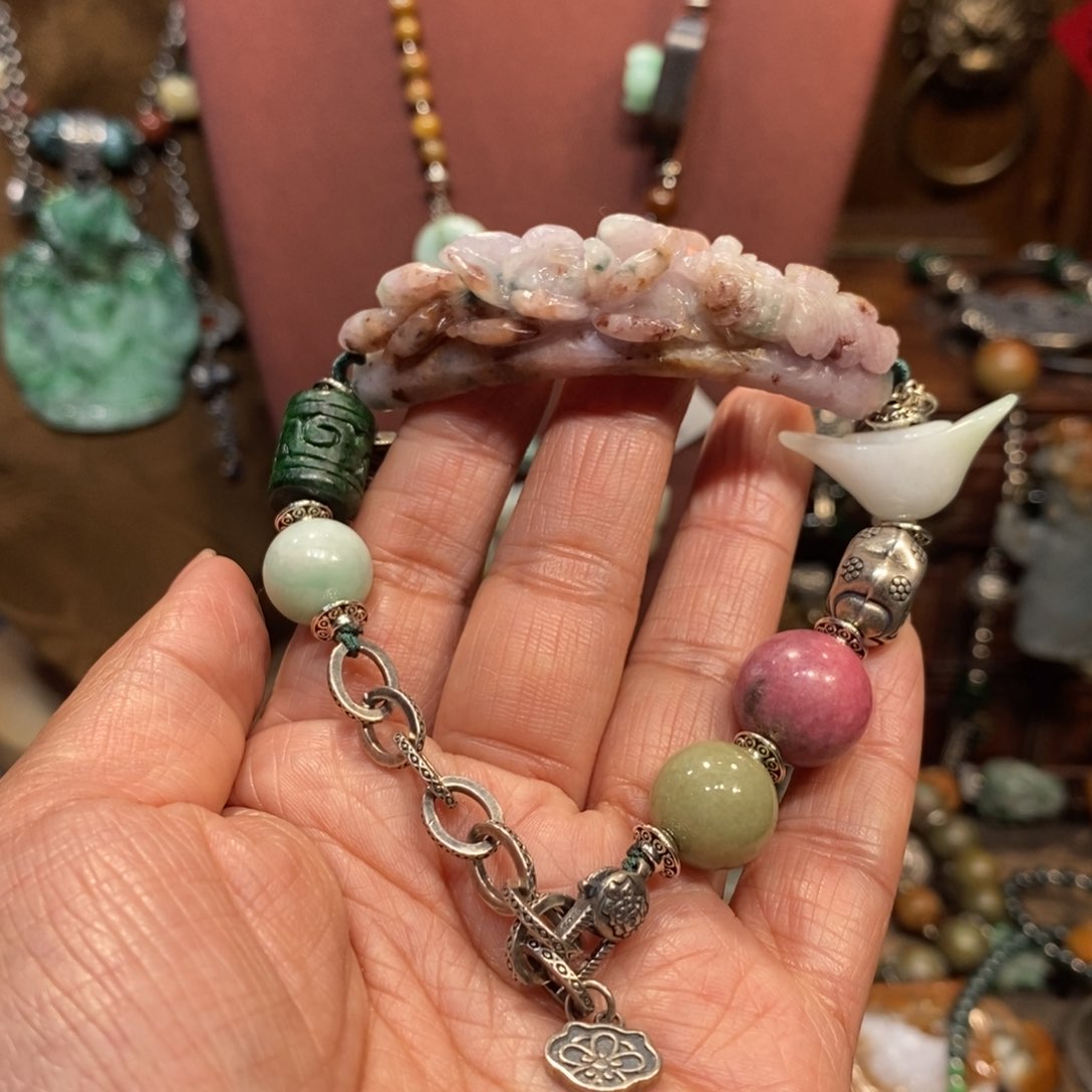 翡翠吊坠(赠链)未镶嵌