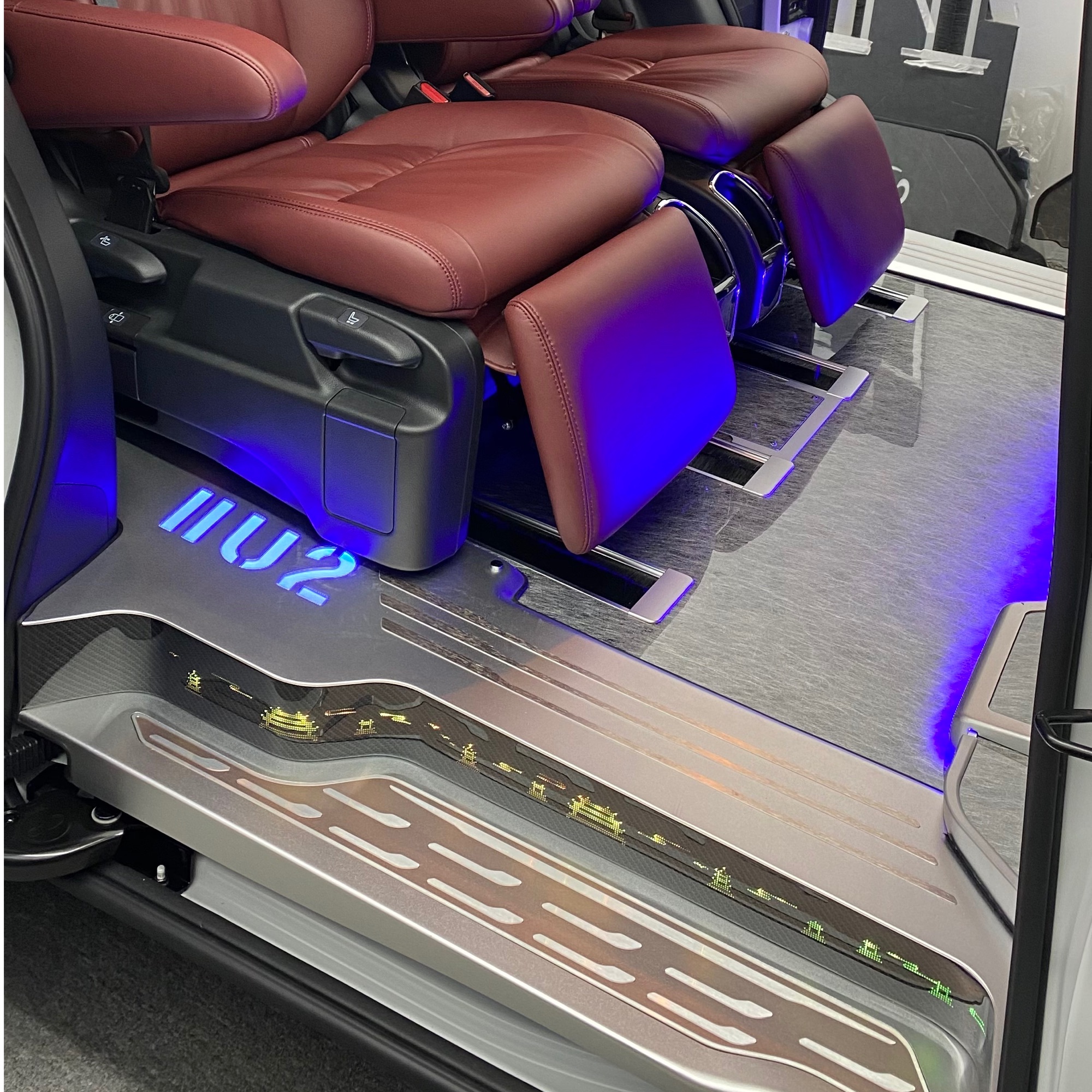 奥德赛艾力绅三件套实心铝地板+大唐盛世带灯踏板+主副驾全包脚垫