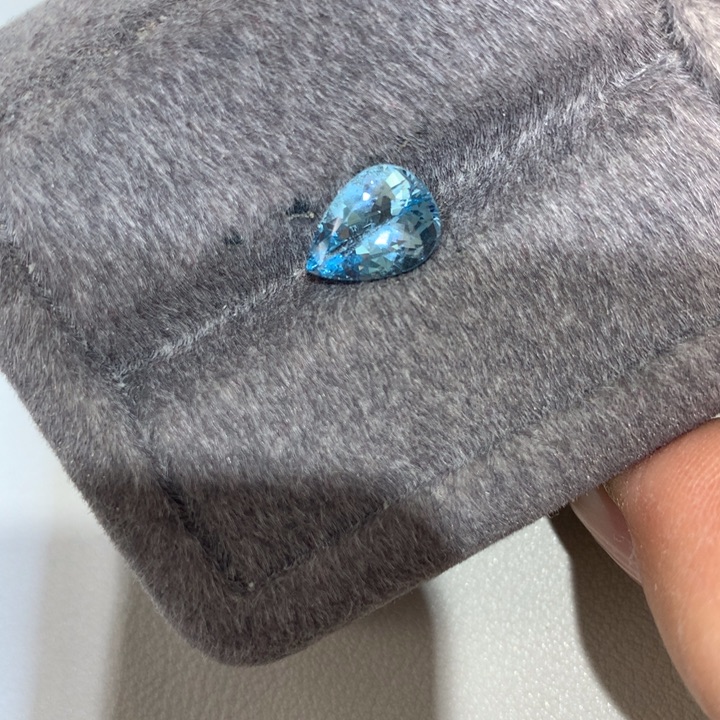 海蓝宝石笔搁未镶嵌1.9克拉