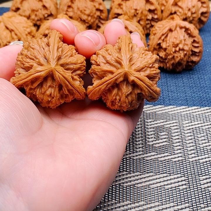 ¥***%吊坠文玩核桃三棱