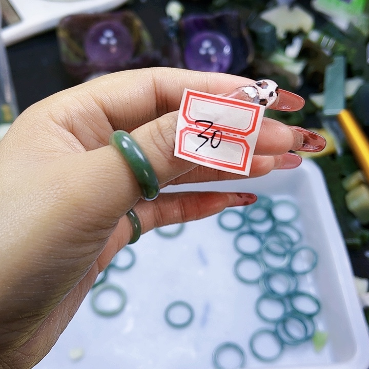 翡翠戒指未镶嵌，