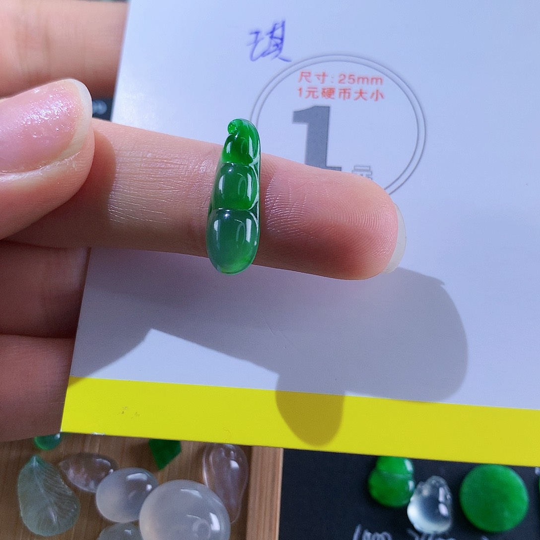 翡翠颈饰未镶嵌豆子