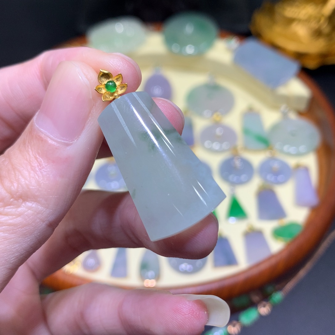 翡翠吊坠(不含链)18K金镶嵌