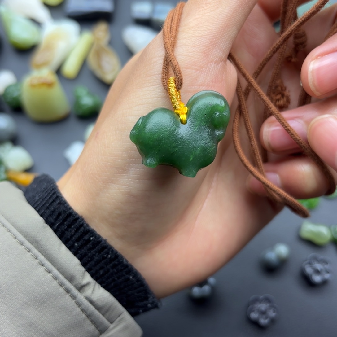 和田玉未镶嵌颈饰