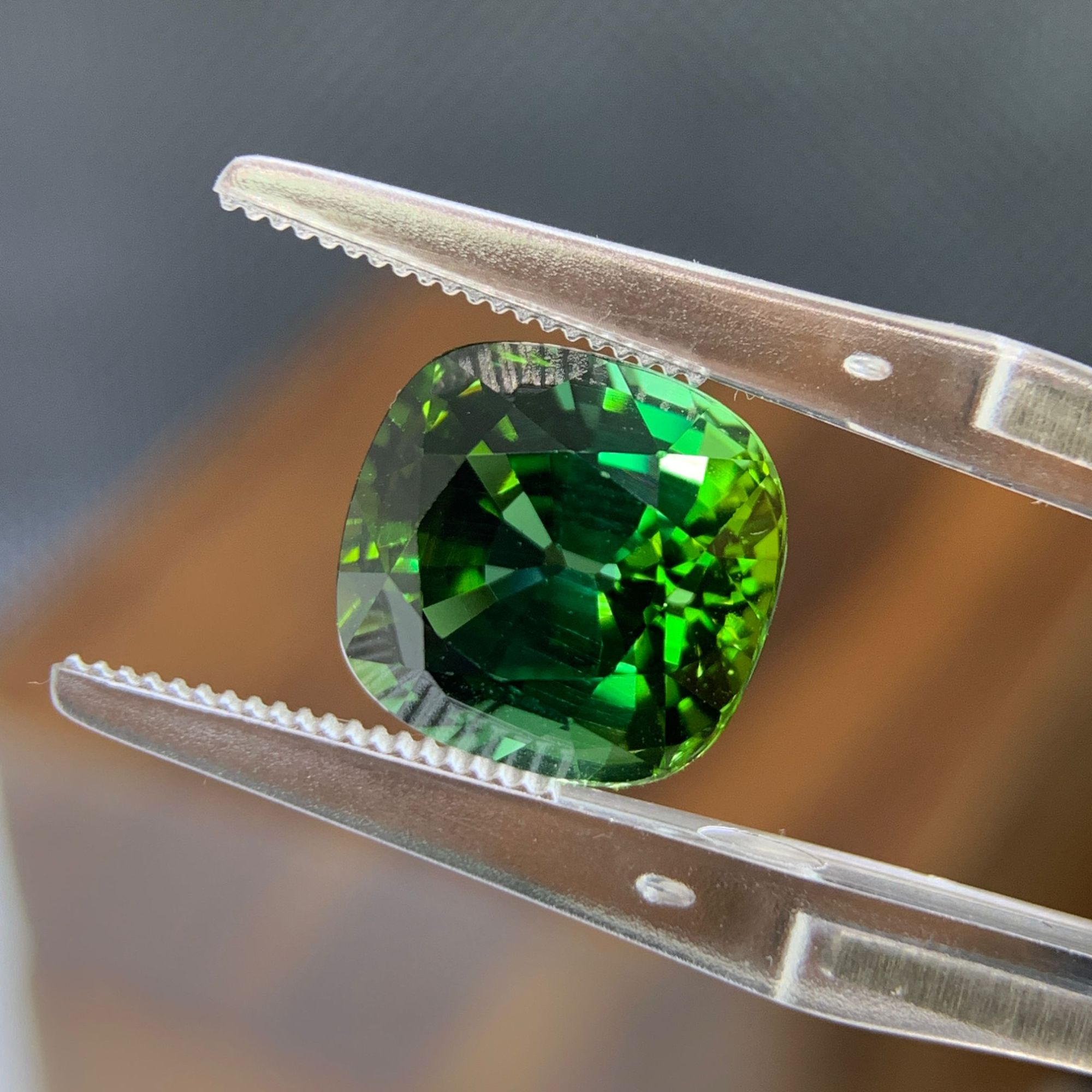 天然阿富汗绿碧玺10.3x9.9x7.9mm