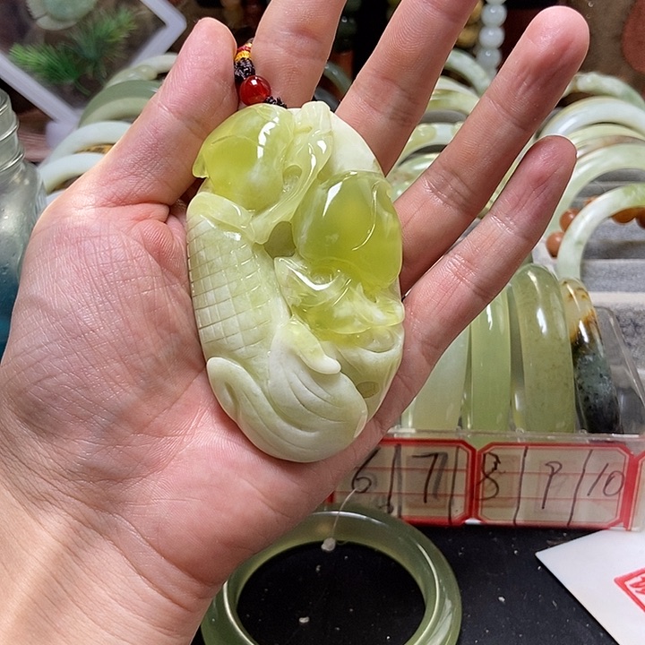 蛇纹石玉手镯未镶嵌